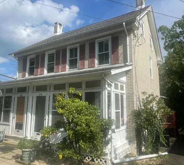 230 W Ashland St — Photo 12