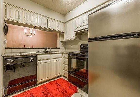 2nd image of 7640 W Greenway Blvd APT 3B