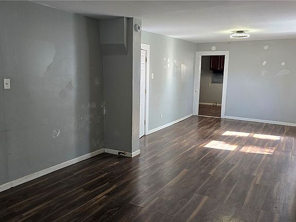 2nd image of 19 Josephine St