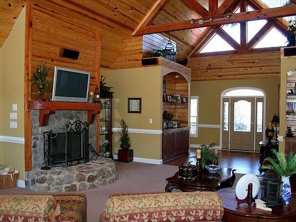 Living Room/Foyer