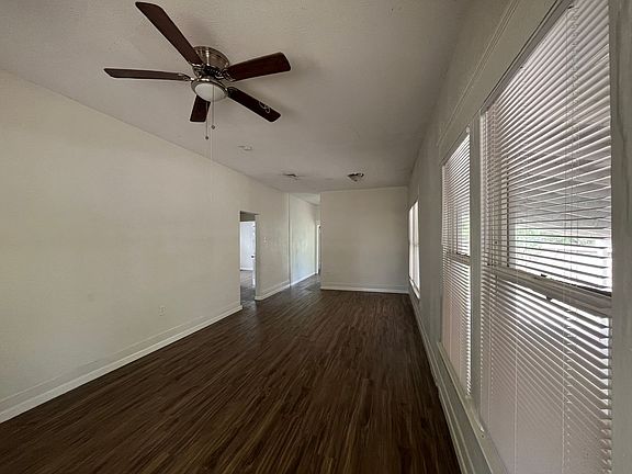 2nd image of 1004 Illinois St