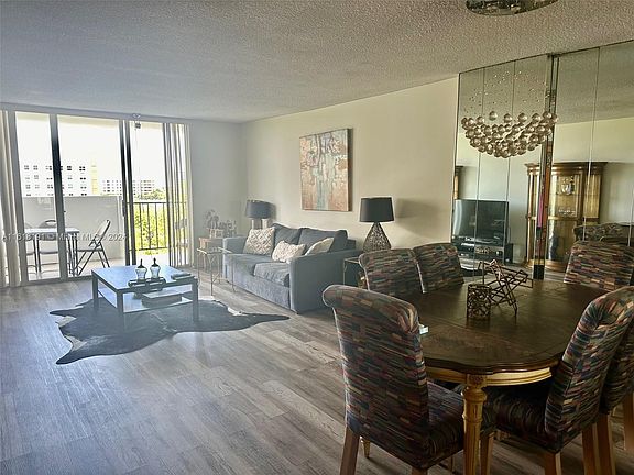 4th image of 2780 NE 183rd St APT 803