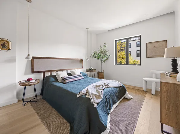 654 Jefferson Avenue image 6 of 13