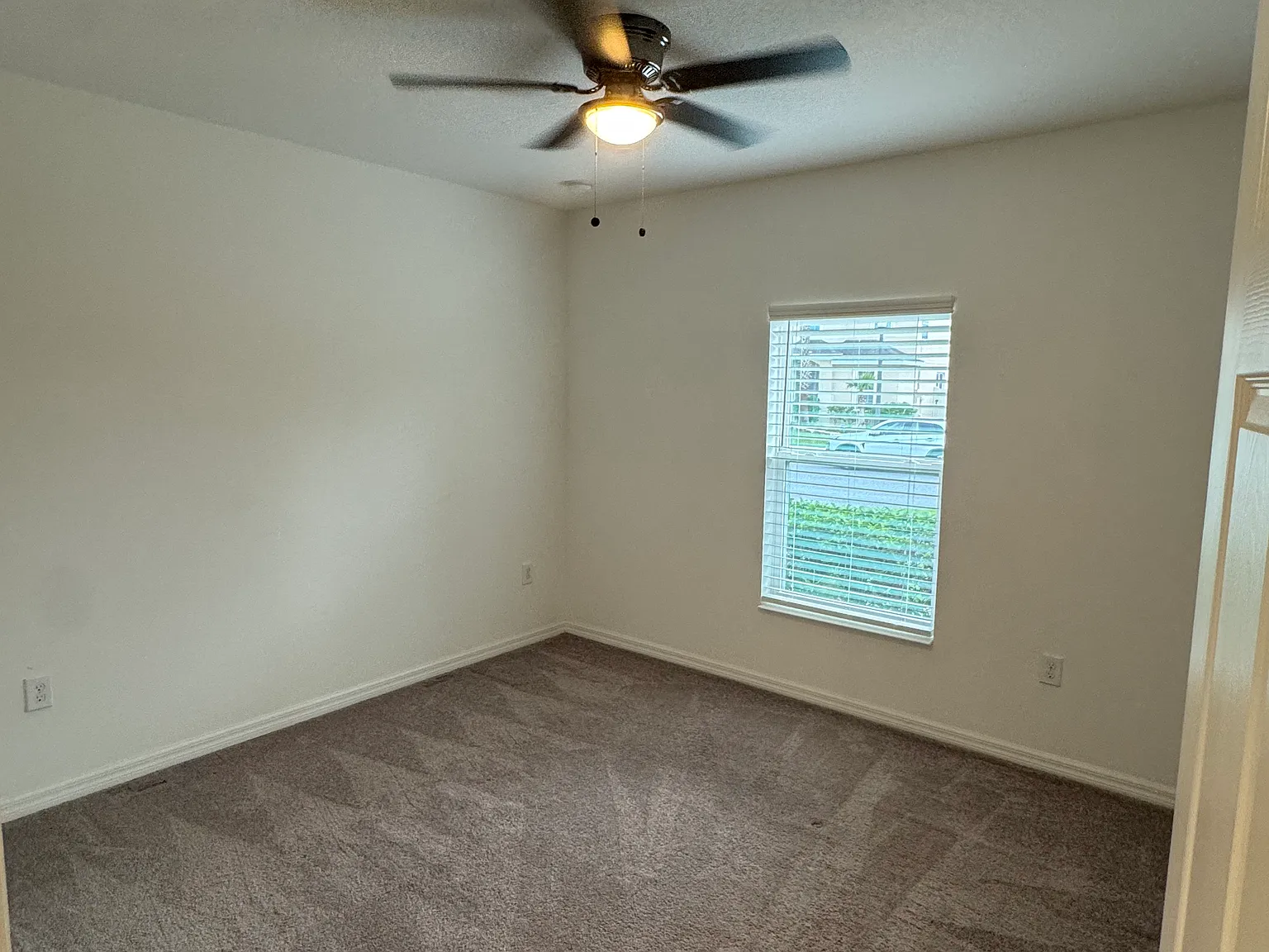 4 bed, 2400 sqft, $2,650 — Photo 4