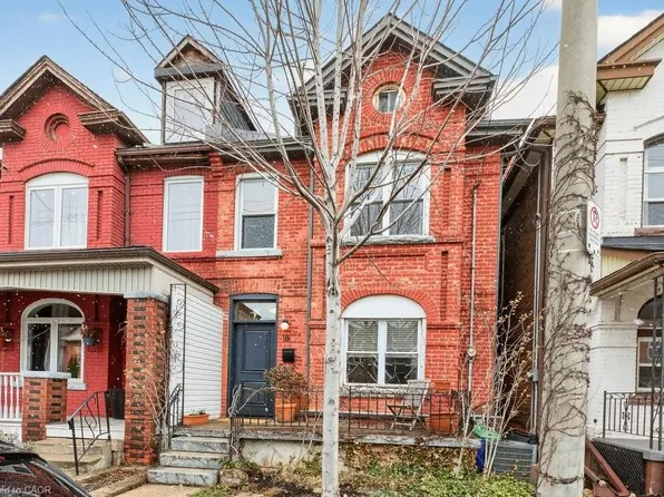 18 Saint Matthews Ave, Hamilton, ON L8L 5P3