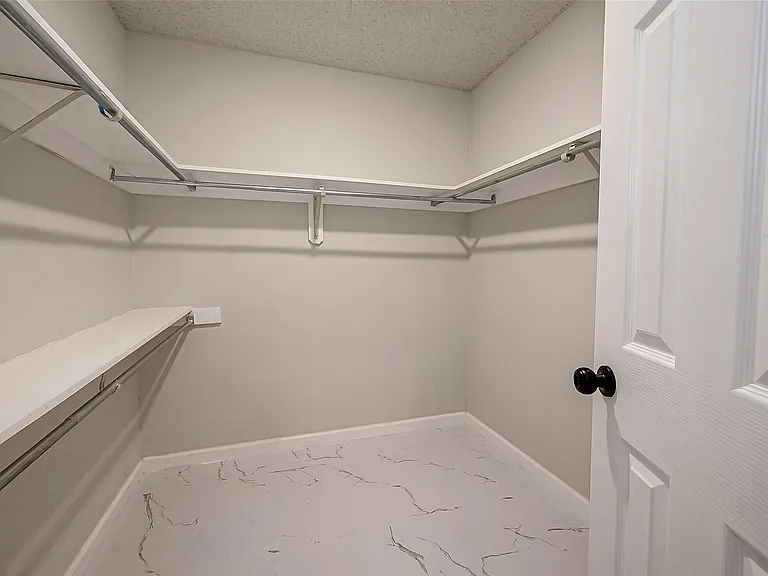 12055 Fairpoint Dr — Photo 15