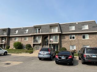 876 Crimson Ct #102, Prospect Heights, IL 60070
