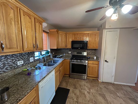 4th image of 5960 Lake Bluff Dr #12
