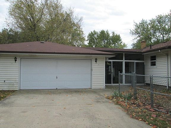 2nd image of 1841 E Ogden Ave