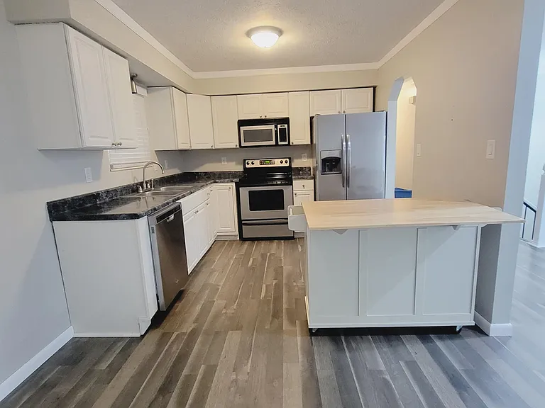1316 E Woodshire Dr — Photo 6