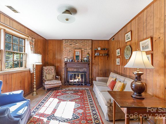 4th image of 2105 Monticello Dr