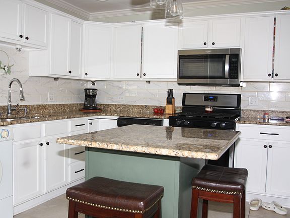 4th image of 3103 Martin Ln