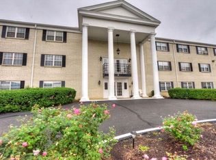327 El Conquistador Pl, Louisville, KY 40220