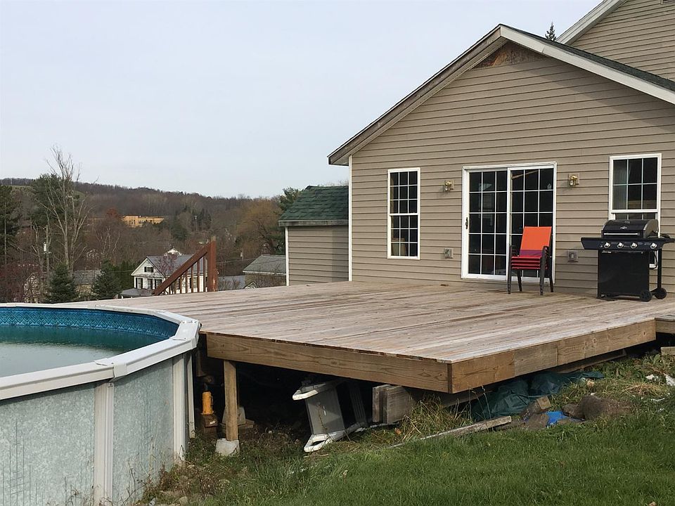 2nd image of 150 Merchant St