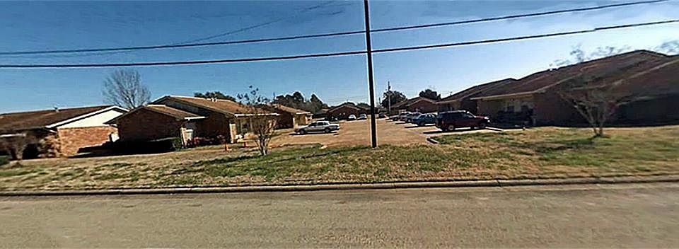 1st image of 1302 Jacksonville Dr