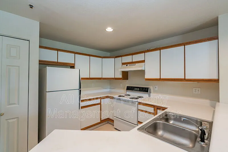 2 bed, 2.0 bath, 960 sqft, $1,850 — Photo 4