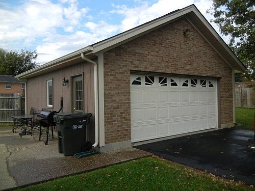 3rd image of 305 Circle Dr