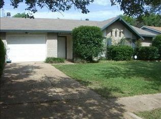 542 N Holiday Dr, Grand Prairie, TX 75052