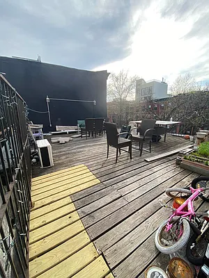 Rented by Standard Living Realty Inc | media 76