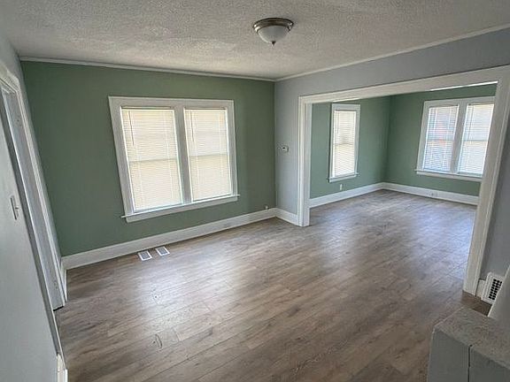 5th image of 121 Jones St