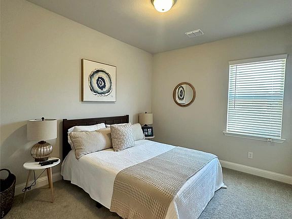 4th image of 301 Colusa Dr