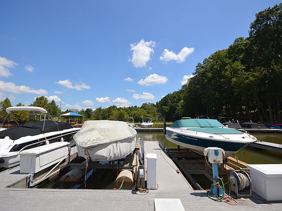 2nd image of 240 Fernbrook Dr