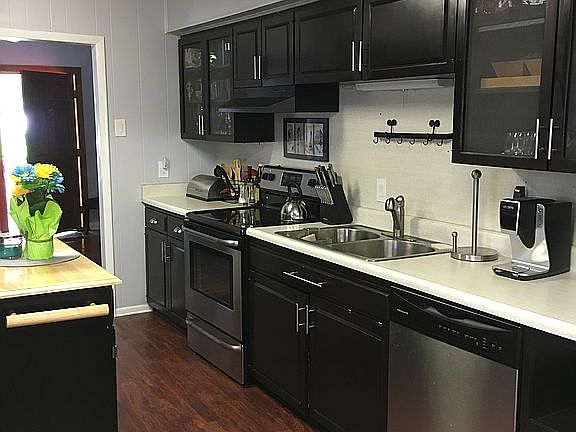 4th image of 349 West Ave