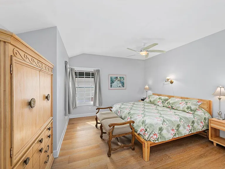 250 Soledad Place — Photo 34