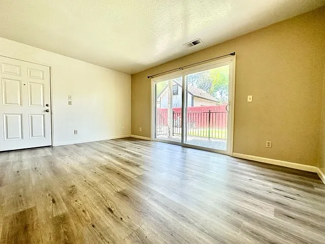 815 Hazel Street - B — Photo 4