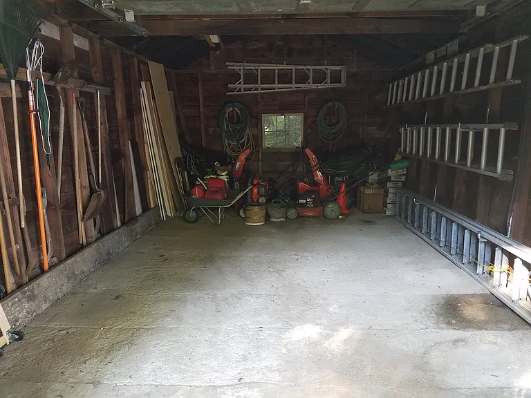 One car detached garage
