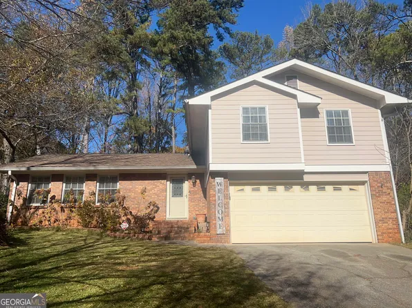 5633 Breezy Ct SW, Lilburn, GA 30047