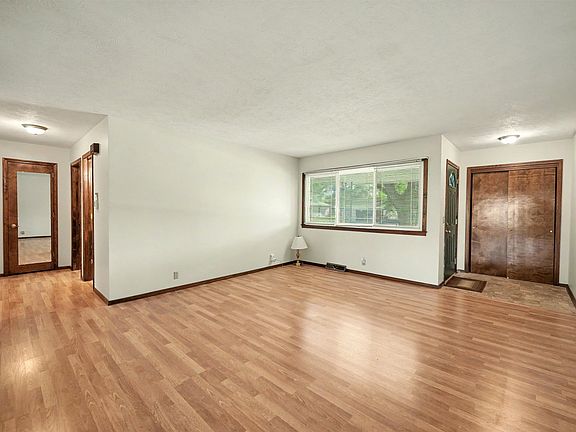 5th image of 2625 Robin Rd