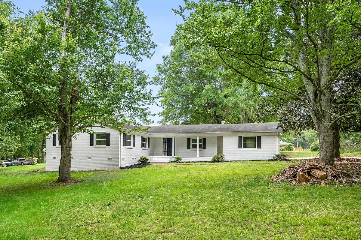 Building Photo - 8519 Denbur Dr