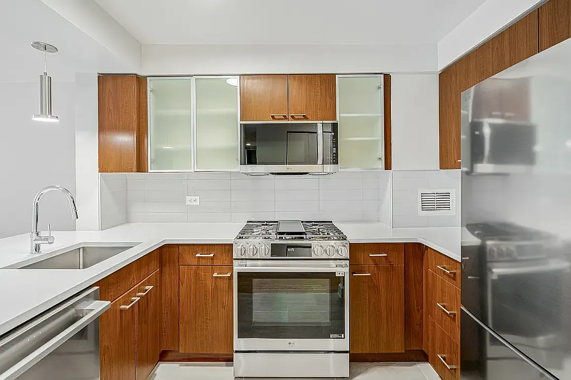130 West 15th Street — Photo 3