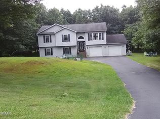 134 Harvest Way, Long Pond, PA 18334