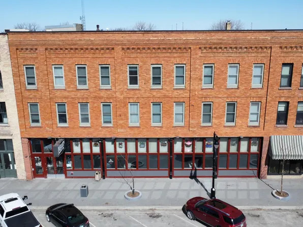 118 N 3rd St, Grand Forks, ND 58203