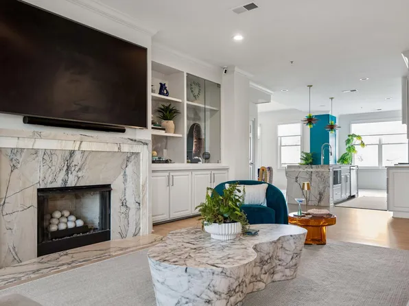 245 Seven Farms Dr APT 330, Daniel Island, SC 29492
