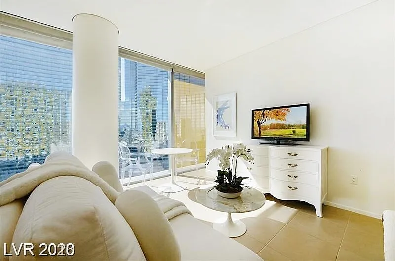 3726 S Las Vegas Blvd — Photo 2