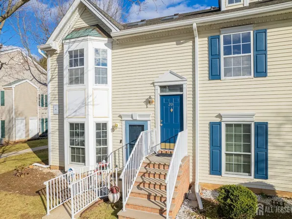 201 Columbus Dr, Franklin Park, NJ 08823