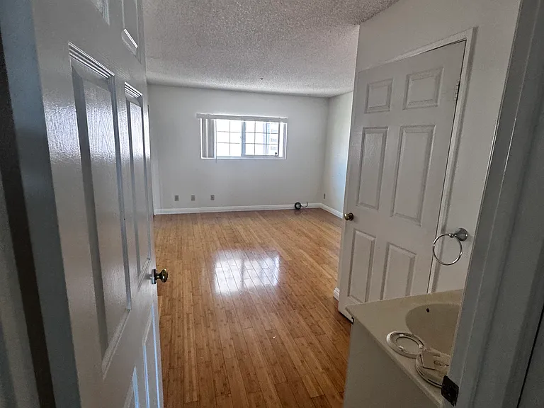 147 W Acacia Ave #103 — Photo 13