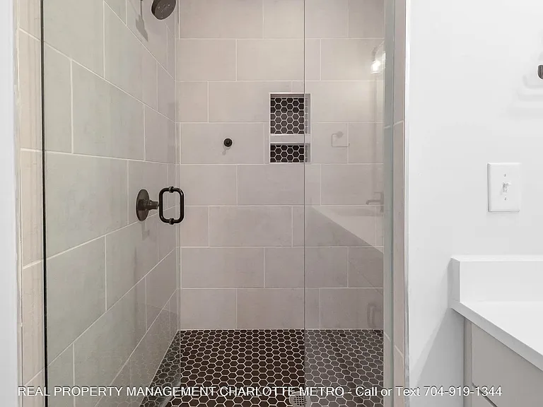1609 Parkwood Ave — Photo 24