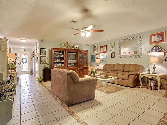 5th image of 2100 Greenwood Dr