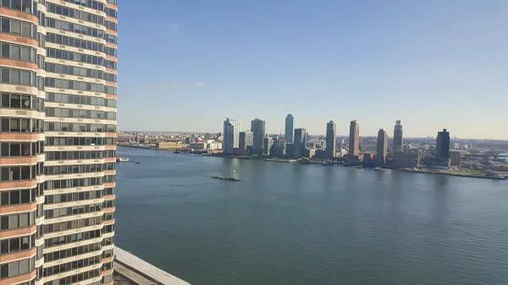 Rented by Akam Sales and Brokerage | media 10