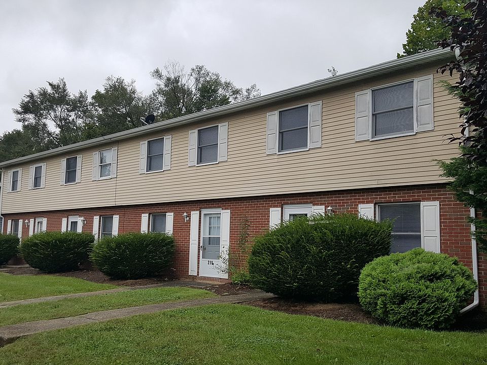 1st image of 209 Surrey Ct #209