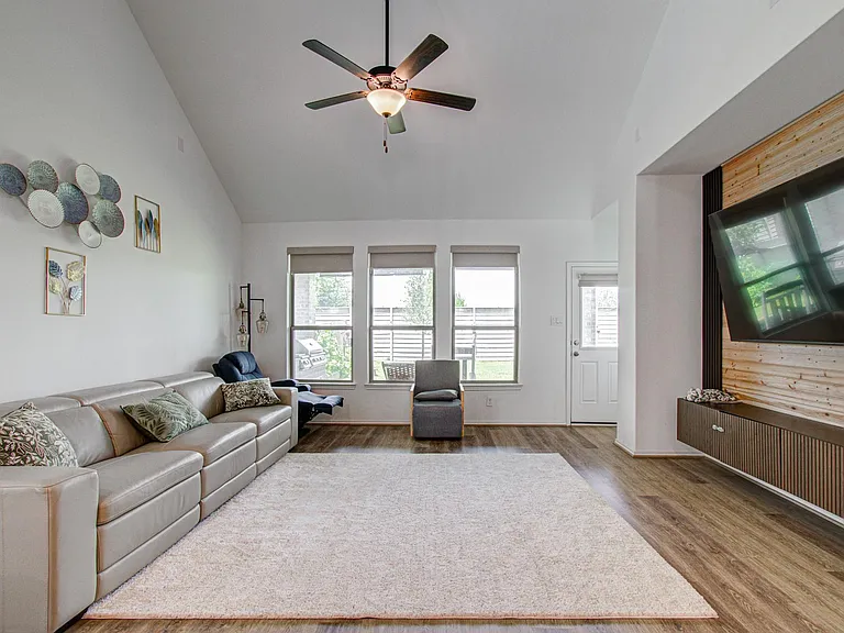 4722 Crest Hill Dr — Photo 21