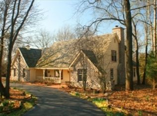 851 N Lost Woods Rd, Oconomowoc, WI 53066