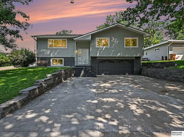 2004 Pleasantview Ln, Bellevue, NE 68005