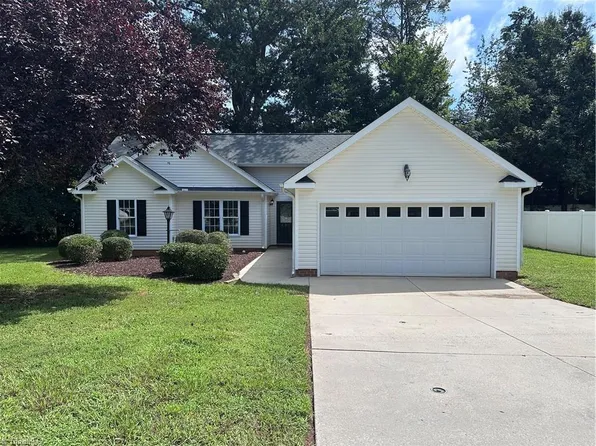 102 Cypress Ct, Gibsonville, NC 27249