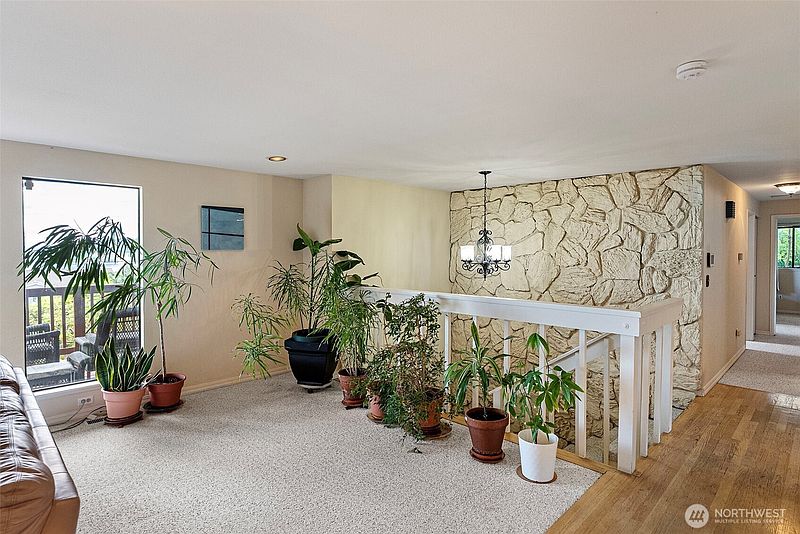 3rd image of 6802 Rainier Avenue