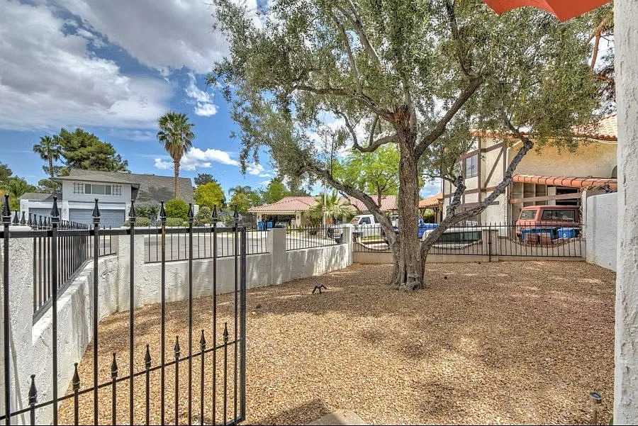4371 Flandes St — Photo 4